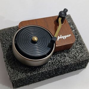 خوشبو کننده خودرو مدل گرامافون